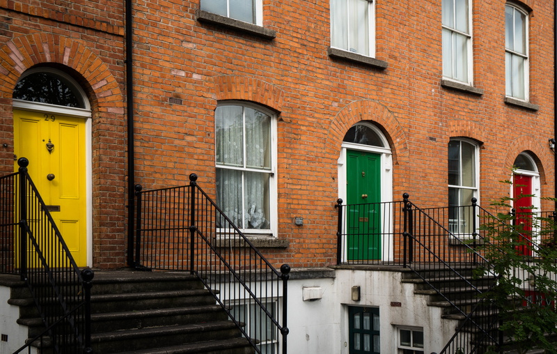 house entrance, stairs, front door, day, yellow, residential district, facade, 5K, entrance, romantic hauseingang, brick, built structure, building exterior