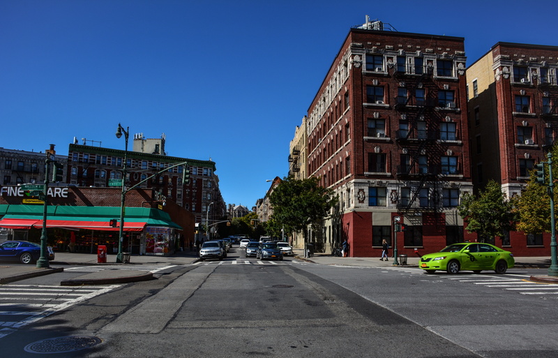 road, motor vehicle, architecture, city street, new york, building, sign, sky, mode of transportation, outdoors, urban, usa, city, land vehicle, crossroads