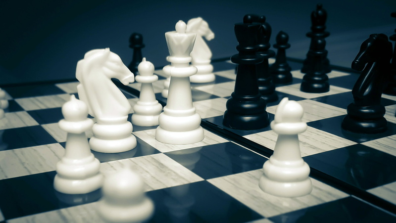 arts culture and entertainment, close-up, 2K, photography, Strategy, queen - chess piece, strategy, challenge, white color, Chess, knight - chess piece
