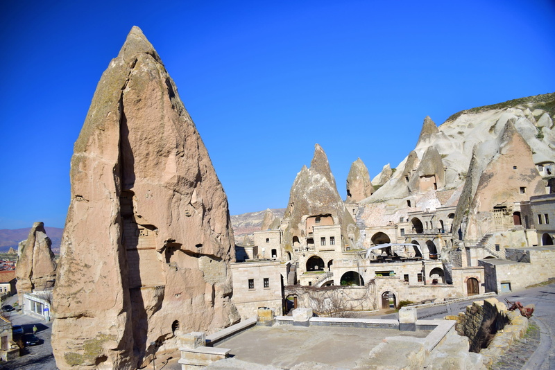 clear sky, ancient civilization, architecture, göreme, 2K, building, limestone, mushroom, tourism, a captain pa, sky, old, mountain, built structure, blue