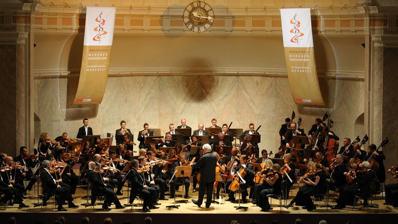 uniform, women, men, Show, Conductor, sitting, military, real people, architecture, large group of people, adult, teenager, full length, Scene, London philharmonic orchestra