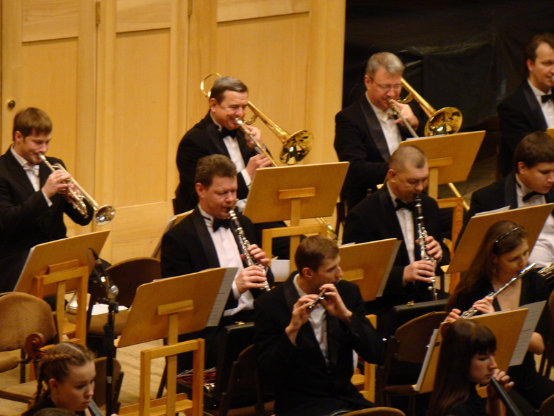 men, musician, Symphony Orchestra, women, musical instrument, group, orchestra, indoors, music, arts culture and entertainment, artist, wind instruments