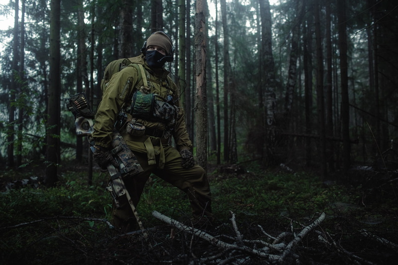 soldiers, adult, special Forces, armed Forces, clothing, s, mask, lifestyles, one Person, tree, 1080P, strategy, full length, real people, power, horror