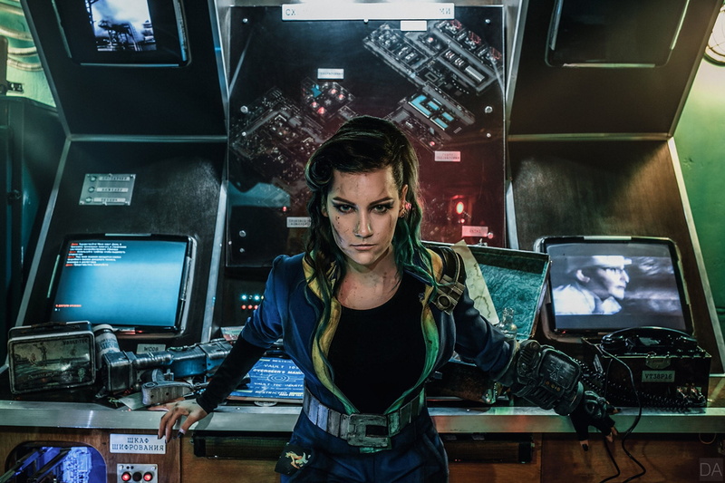 cosplay, lifestyles, young women, Fallout 4, young adult, communication, one person, black, real people, Fallout, waist up, computer, casual clothing, hairstyle