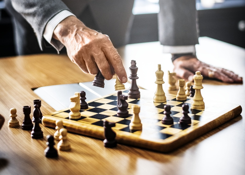 intelligence, leisure activity, human arm, 2K, solution, plan, chess piece, queen, relaxation, hand, board game, chessboard, board, table, one person