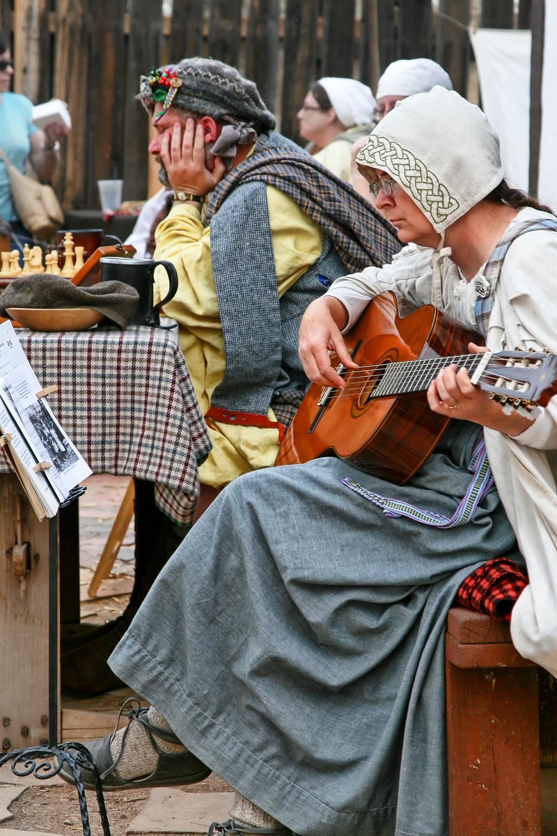 medieval times, bench, 2K, costume, musician, hat, people, society, woman, lifestyles, leisure activity, guitar, clothing, old fashioned, musical equipment