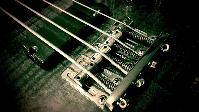 1080P, bass guitars, number, close-up, metal, equipment, vignette, arts culture and entertainment, musical equipment, technology, musical instrument string