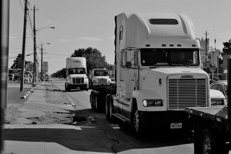 unloaded, commercial, car, commercial land vehicle, building exterior, mode of transportation, vehicle, wheel, delivery, automobile, tough, semi-truck