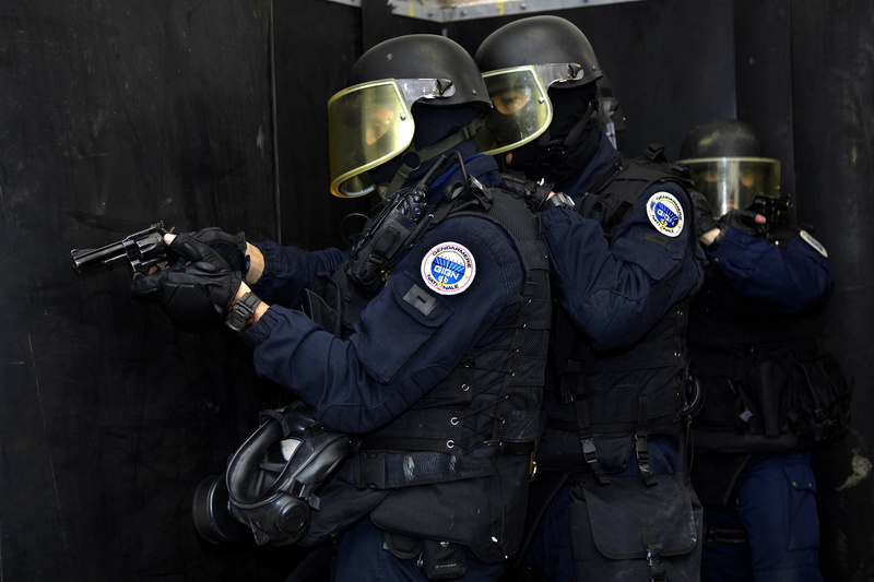 protective Mask - Workwear, firefighter, protective Workwear, rifle, weapons, French, police Force, armed Forces, operator, security, sWAT Team, men, standing