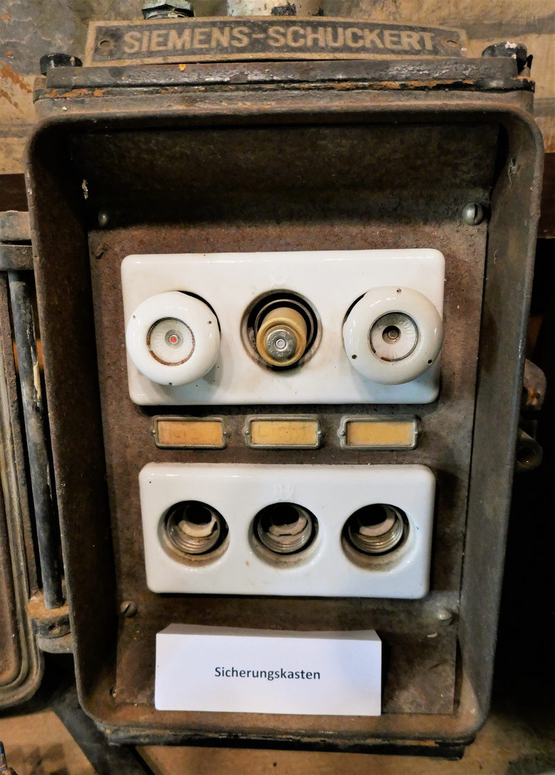indoors, 4K, machinery, equipment, rusty, close-up, backups, current, communication, siemens, electro distributor, metal, anlagentechnik, schuckert, connection
