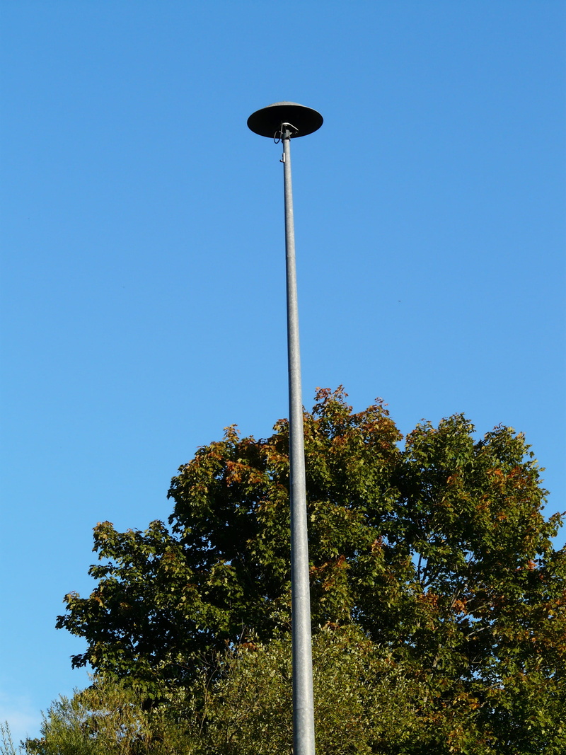 golf, low angle view, outdoors, Alarm, warning, pole, day, motor siren, blue, green color, clear sky, tree, siren, mechanical siren, login system, 2K