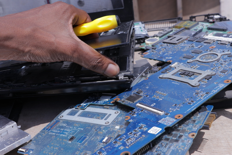 indoors, sunlight, tech, screwdriver, hardware, working, 5K, computer motherboard, computer, technology, industry, electronics industry, circuit, electronic