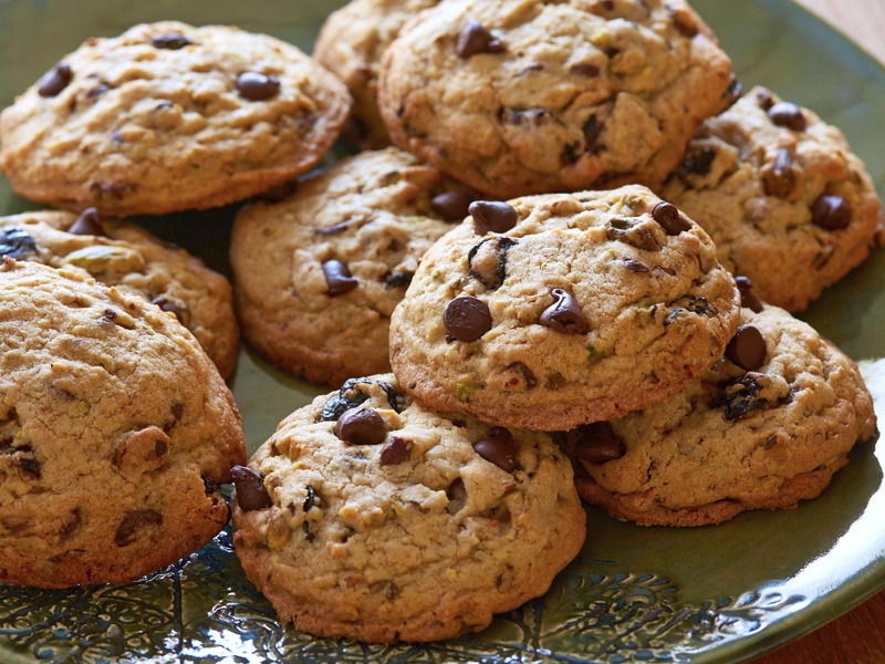 chocolate, oatmeal, close-up, snack, cookie, dessert, indulgence, chocolate chip cookie, food, breakfast, raisin, unhealthy eating, freshness, no people
