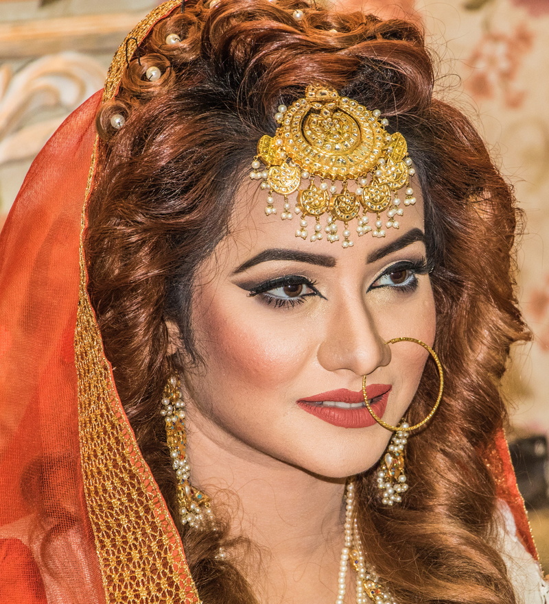 close-up, brunet, one, guy, male, lipstick, luxury, happy, looking at camera, celebrating, wedding, mouth, amazed, jewelry, city, hairdo, festive, palms