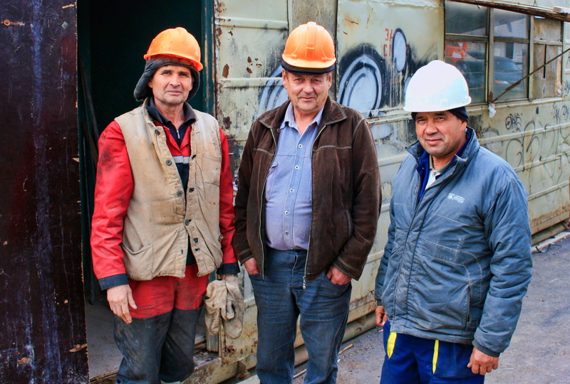 builder, foreman, mature adult, man, construction industry, group of people, hardhat, worker, constructor, coworker, engineer, teamwork, smiling, occupation