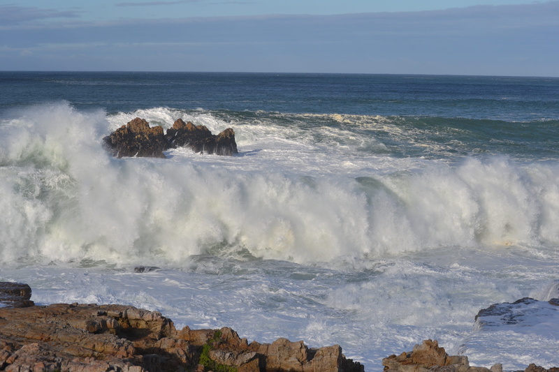 aquatic sport, horizon over water, water, outdoors, breaking, ocean, Waves, motion, rock - object, 4K, scenics, sky, waves, surfing, scenics - nature