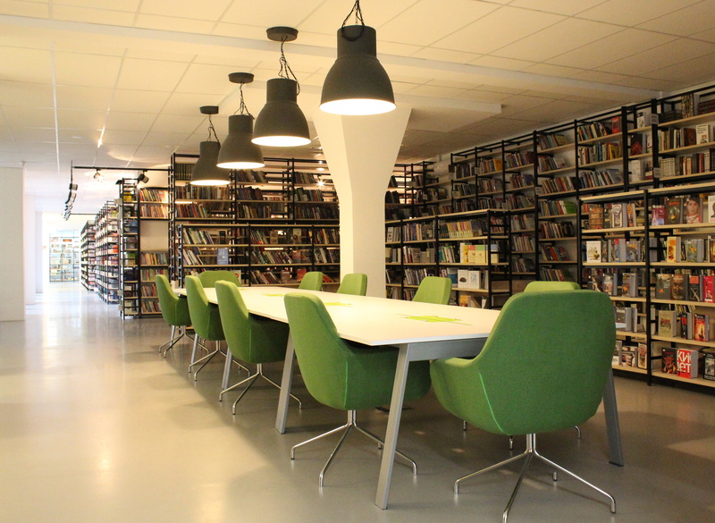 classic, 4K, publication, shelves, bookshelf, flooring, lamp, chair, hall, learning, book, studying, lighting equipment, literature, furniture, illuminated