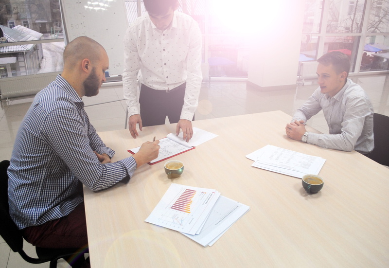males, business person, adult, communication, cooperation, brainstorming, businessman, signing, meeting, pen, paperwork, table, negotiations, paper, wireless technology