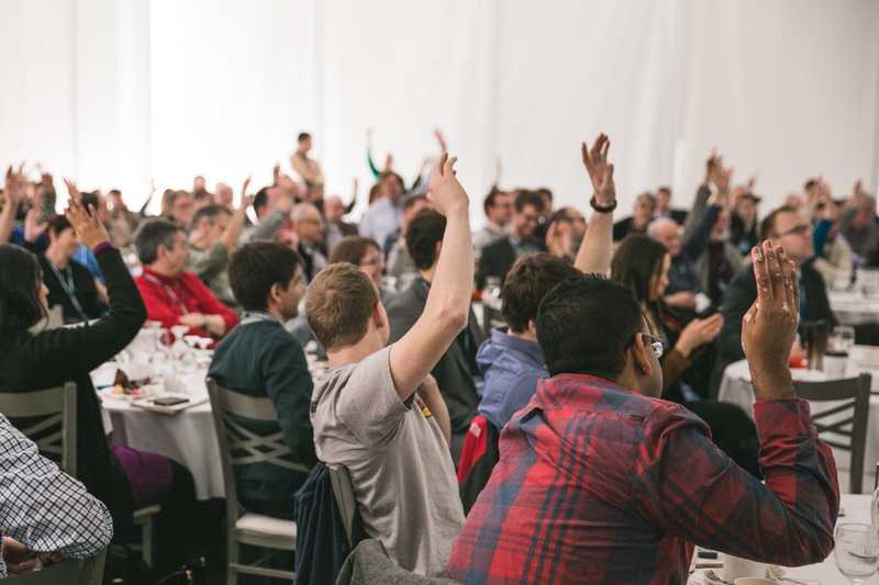 Meetings, arms raised, 2K, real people, audience, hand raised, enjoyment, women, large group of people, People, Training, young adult, photo, Friends