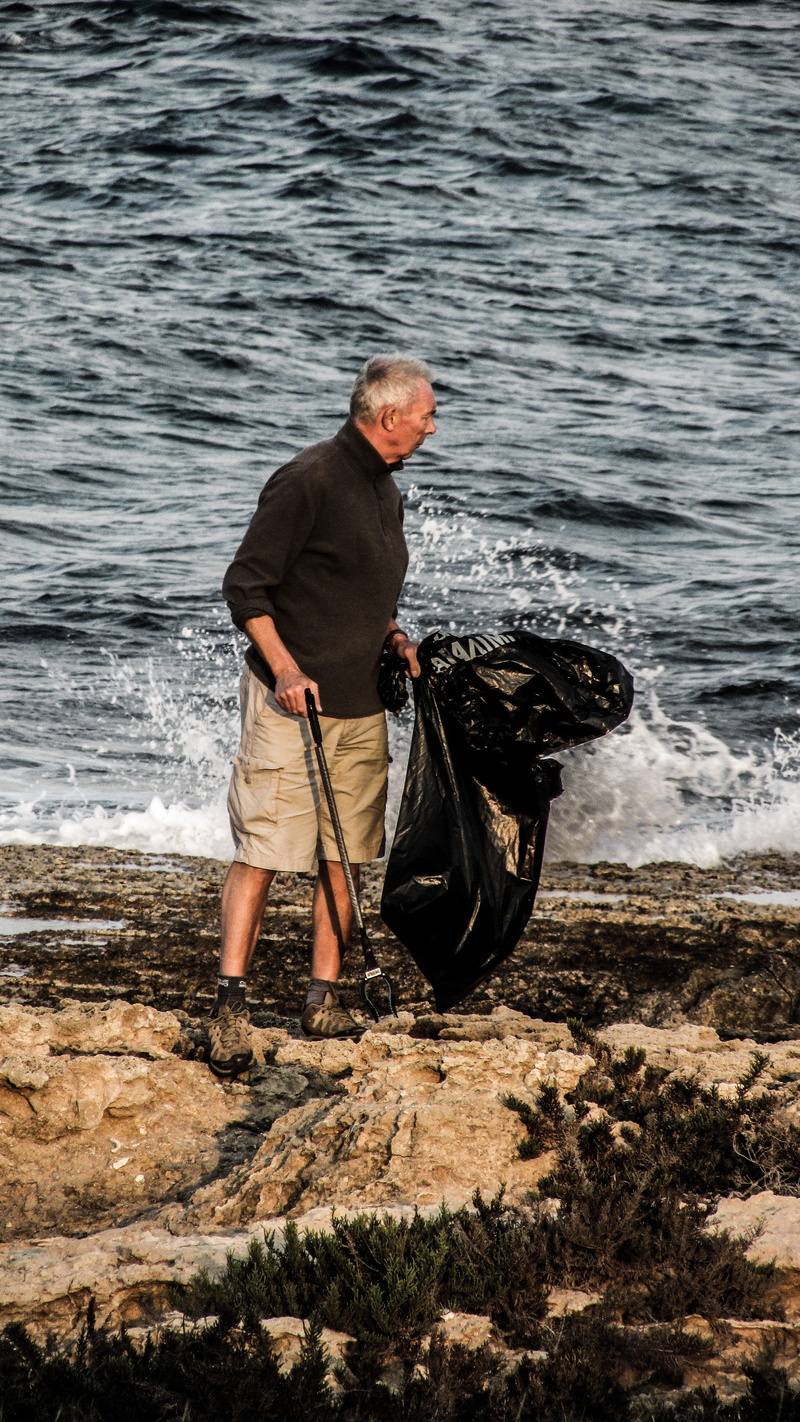 pet owner, concern, lifestyles, canine, water, day, mature man, mammal, domestic, nature, outdoors, full length, leisure activity, volunteer, motion, real people