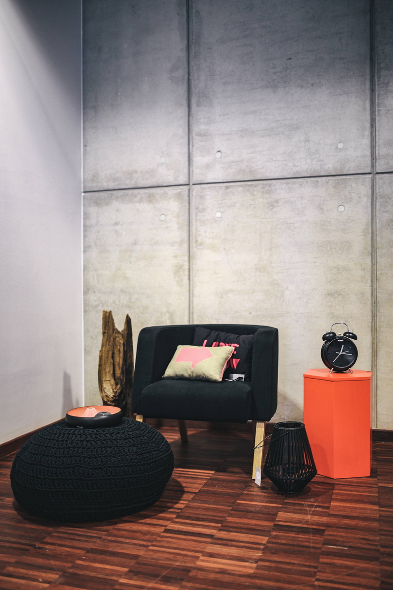 wall - Building Feature, built structure, armchair, cushion, seat, show, home Interior, style, pillow, furniture, arranged, Collection, living Room, chair