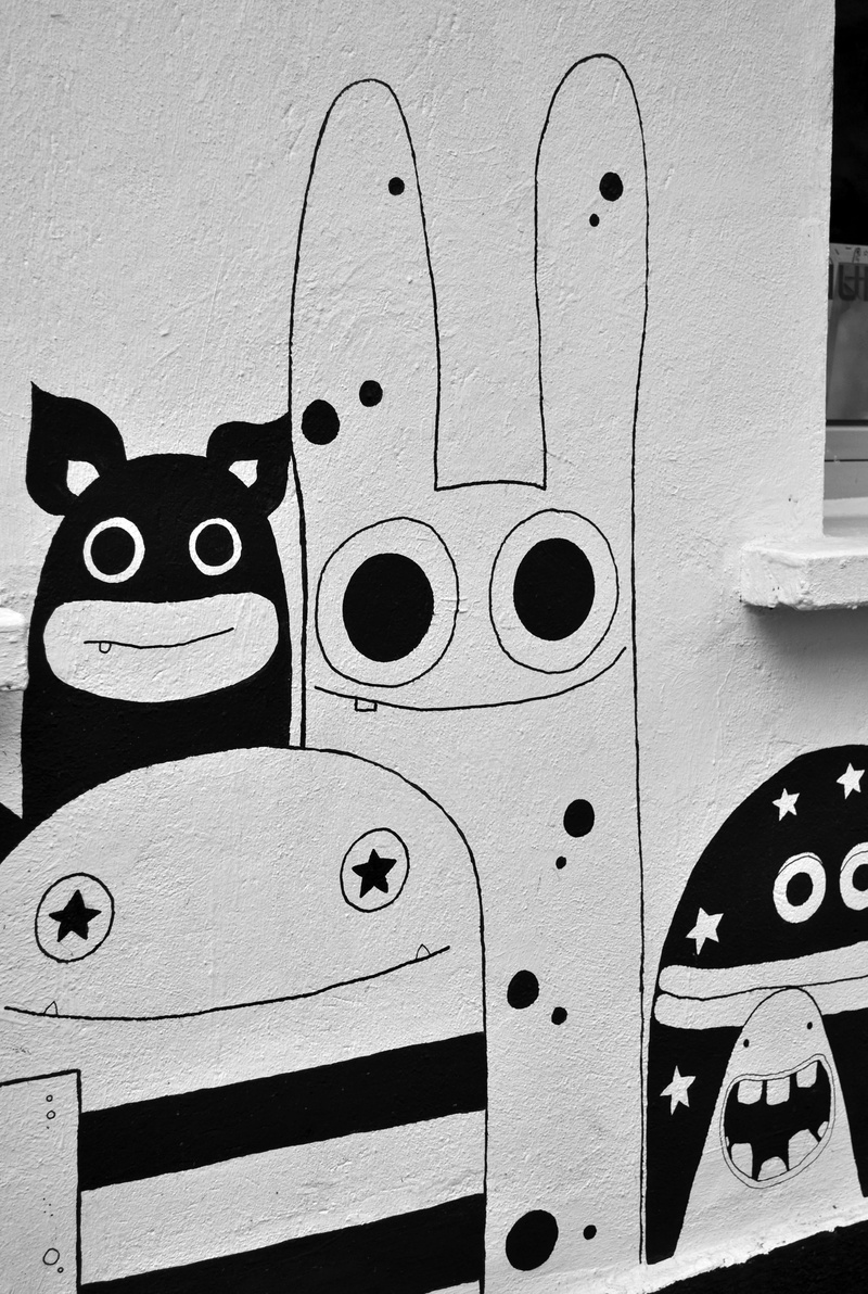 geometric shape, white color, wall - building feature, backgrounds, full frame, street art, circle, monster, anthropomorphic, white, comic, indoors, wall