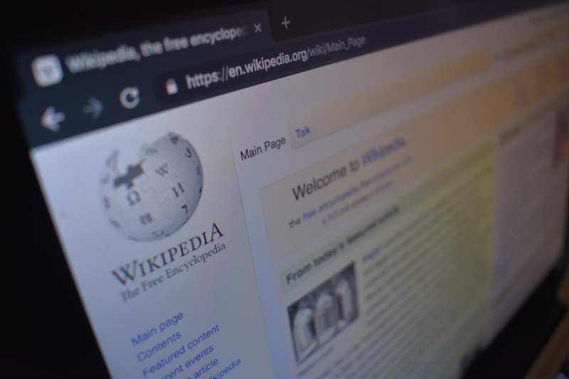 5K, still life, laptop, no people, connection, selective focus, wikipedia homepage, western script, arts culture and entertainment, food and drink, text