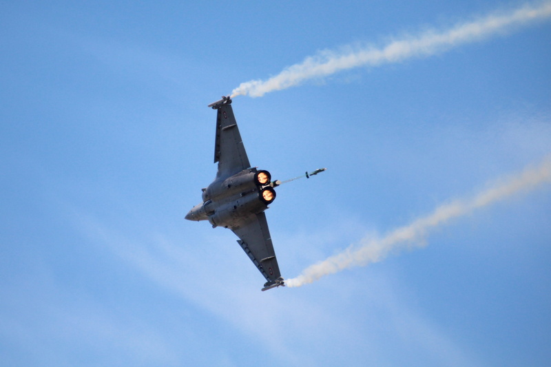 aerobatics, nature, burst, aircraft, transportation, army, military, day, air vehicle, sky, on the move, mode of transportation, air show, vapor trail