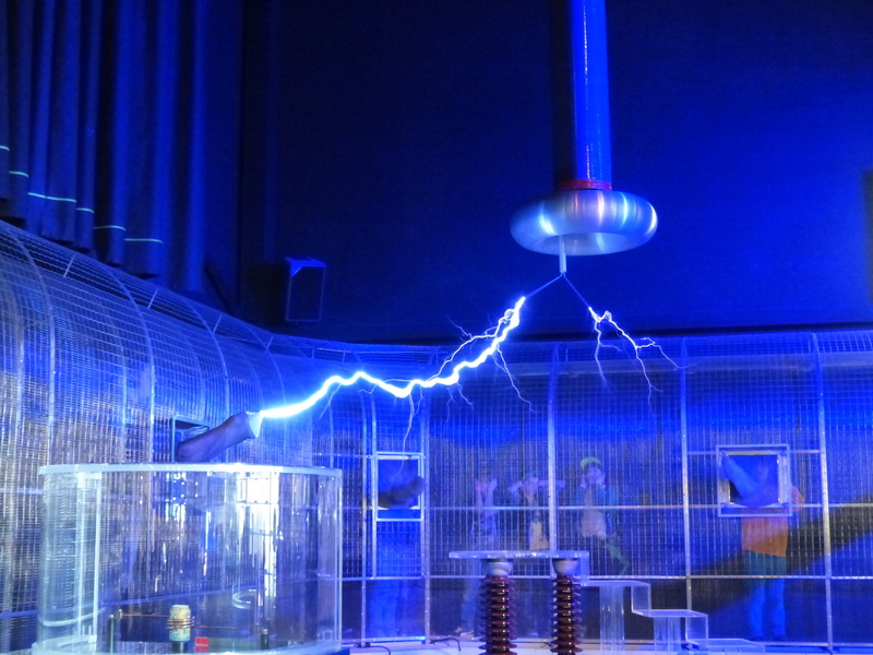 museum, long exposure, high frequency ac voltage, resonance transformer, Experiment, inside, glowing, electricity, illuminated, building, museum of technology