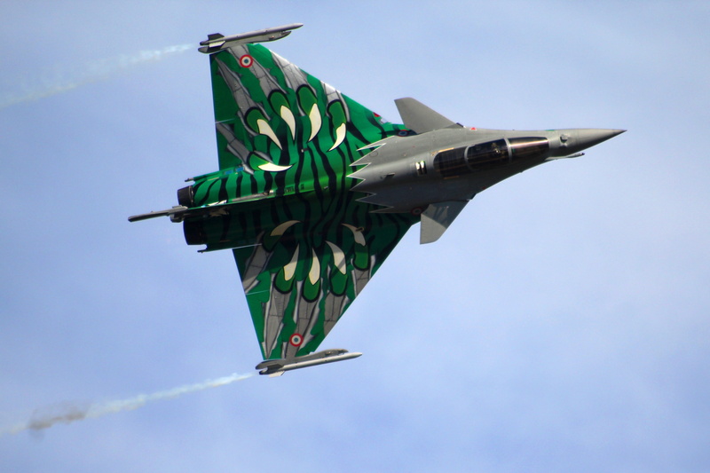 mid-air, outdoors, meeting, fighter plane, motion, burst, base, mode of transportation, military airplane, transportation, nature, air, park, fighter aircraft