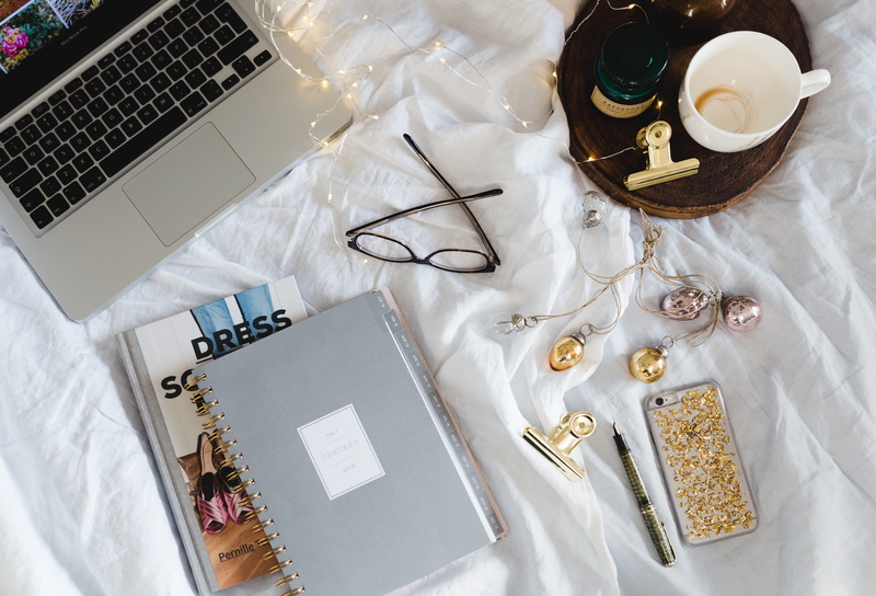 high angle view, eyeglasses, still life, bed, computer equipment, starting, books, indoors, computer, technology, no people, work, scissors, calendar, study
