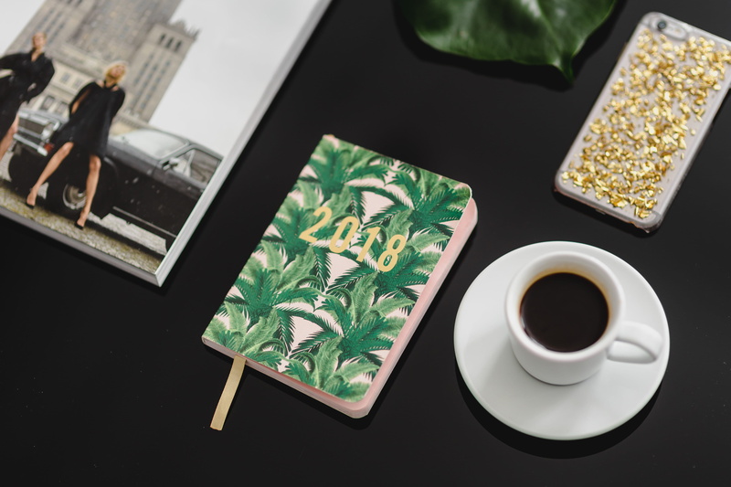 table, coffee, coffee cup, leaf, calendar, 5K, no people, view, plant, indoors, hot drink, cup, coffee - drink, saucer, refreshment, tea, top, food and drink