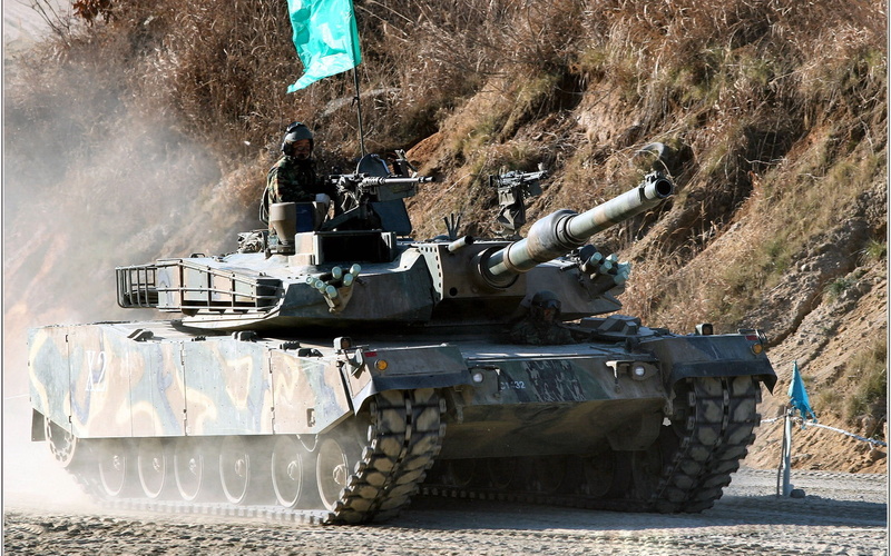 army, gray, K1A1 tank, machinery, conflict, weapon, side view, military training, day, tank, armed forces, mode of transportation, person, camouflage, outdoors