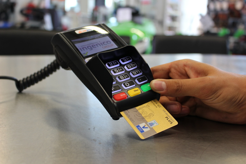 mastercard, euro, banknote, dollar bill, buying, credit Card, human body part, cashless, atm, holding, visa, terminal, interest, using phone, business