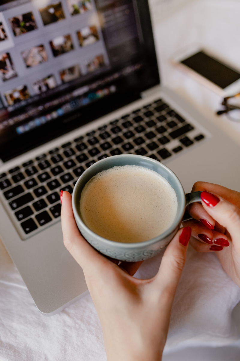 mug, cappucino, cup, lifestyles, drink, human hand, workplace, coffee - drink, office, refreshment, women, works, work, coffee cup, desk, macbook, study