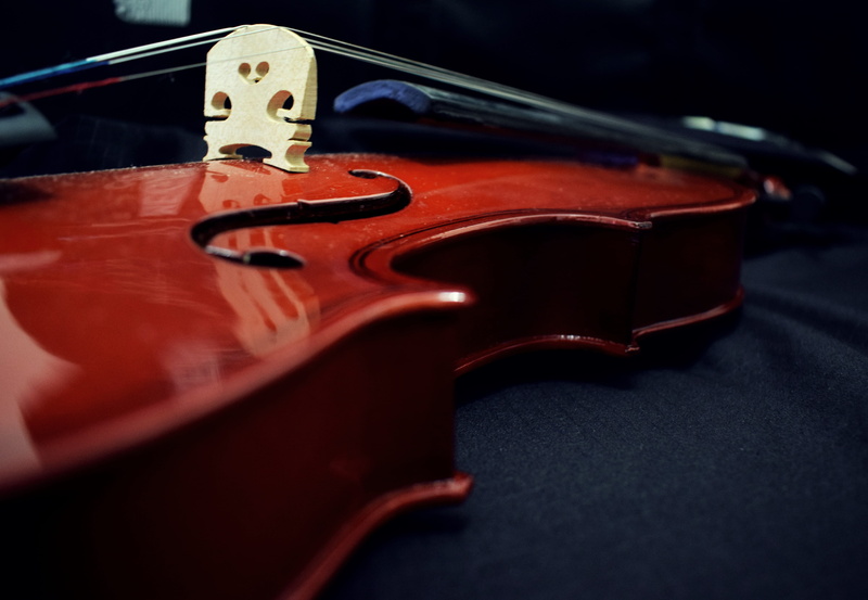 vinyl, wood, vintage, clef, no people, single object, musical instrument string, close-up, music, selective focus, hear, melody, violin, still life, concert
