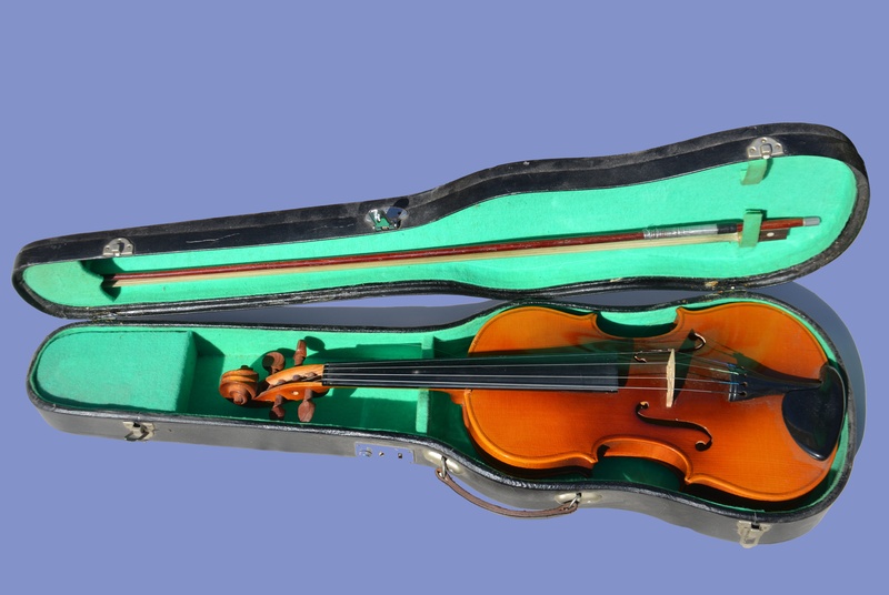 bow, instrument, case, 5K, wooden, artistic, low angle view, musical instrument, chord, nature, wood, stradivarius, colored background, copy space, melody