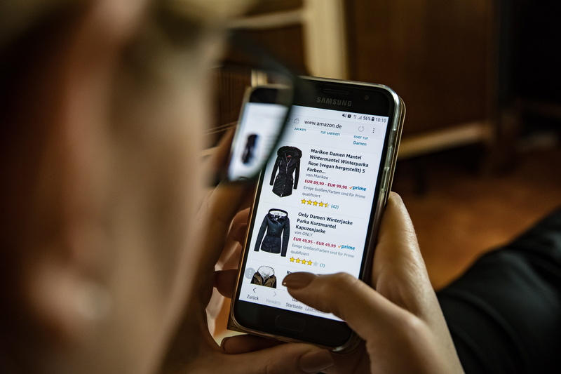 communication, using, touch screen, shopping, hand, mobile app, selective focus, smart phone, portability, outdoors, 5K, person, connection, online, smartphone