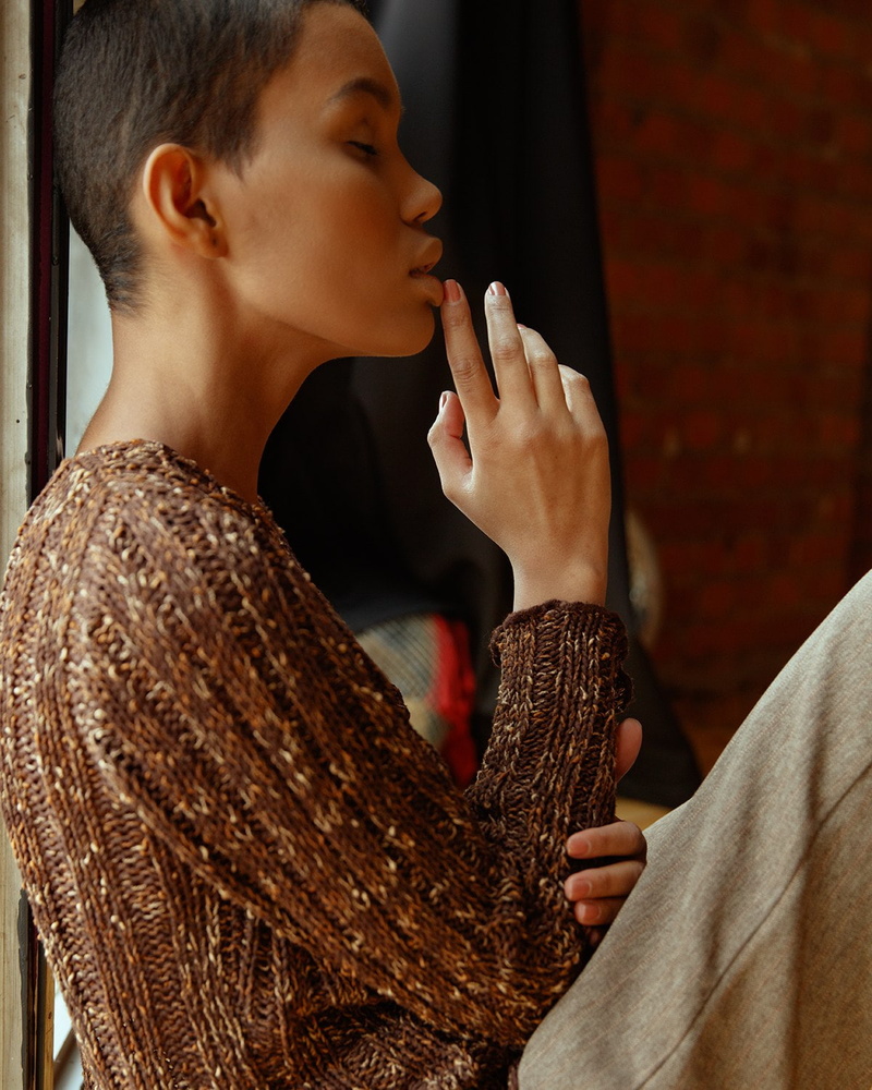 profile, closed eyes, luxury, clothing, 720P, model, women, hairstyle, lifestyles, side view, brown hair, profile view, short hair, one person, looking