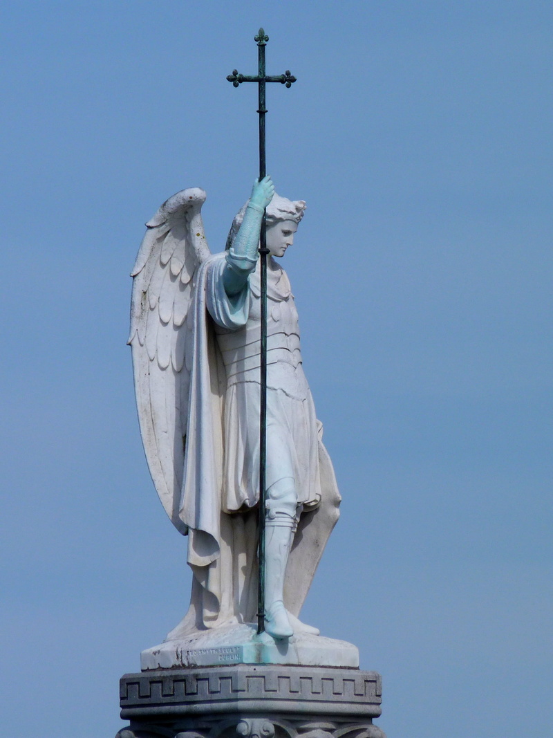 angel, clear sky, 2K, male likeness, travel destinations, pedestal, nature, human representation, metal, tourism, cross, no people, religion, monument