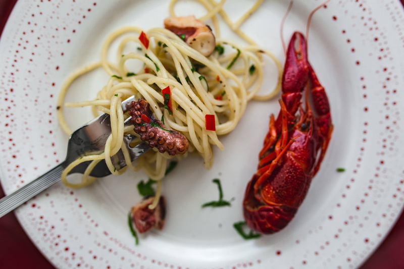 seafood, decorated, high angle view, ready-to-eat, cooked, table knife, spaghetti, dinner, indulgence, red wine, Fancy, wine, healthy Eating, red, wellbeing
