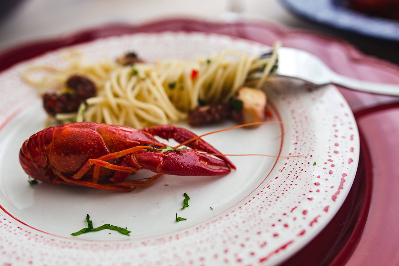 4K, red, roses, freshness, fruit, table, indulgence, temptation, lobster, focus on foreground, decorated, healthy Eating, prepared Shellfish, seafood