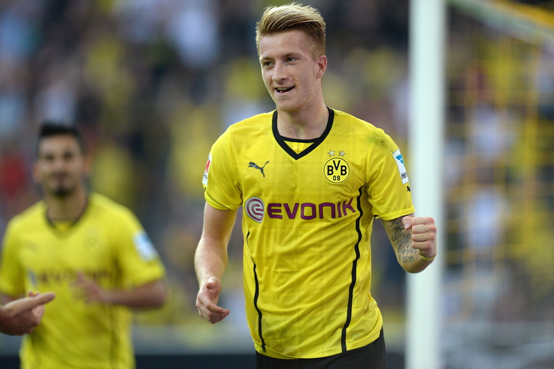 Ball Play Association Borussia, focus on foreground, adult, healthy lifestyle, waist up, 4K, young adult, exercising, casual clothing, jersey, Football