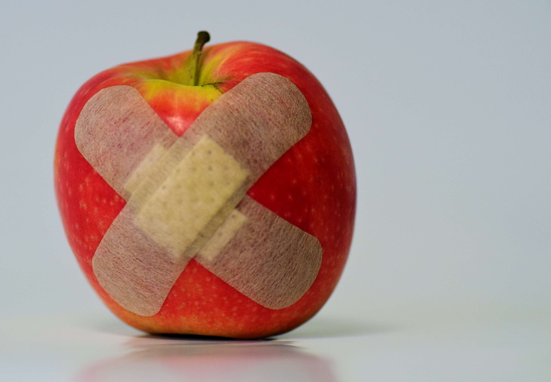 studio shot, close-up, apple, no people, healing, 4K, ill, freshness, slice, eat, indoors, healthy lifestyle, single object, association, heart shape