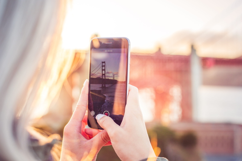 mobile phone, photo messaging, wireless technology, nomad, activity, hand, 4K, young, smart phone, sharing, communication, gate, iphone, photography themes