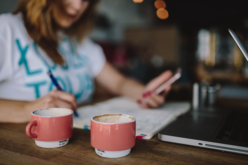 coffee Cup, caucasian, office, lifestyles, one Person, kitchen, wood - material, food and drink, indoors, computer, drinking, cafe, only women, wireless Technology