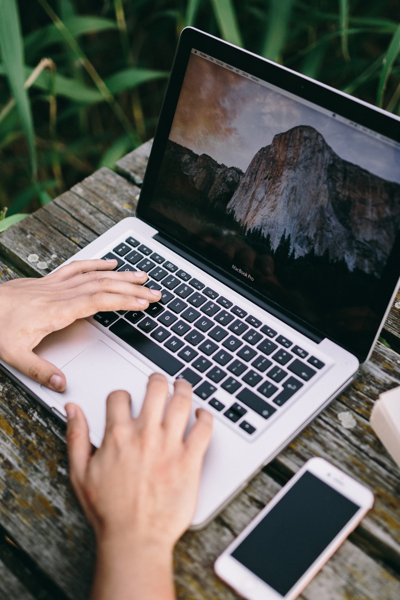 mobile, one Person, Man, work, technology, women, keyboard, surfing the net, Macbook, real people, day, females, working, communication, lakeevening, nature