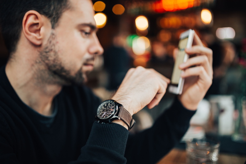 night, indoor, business, adults Only, young Men, architect, mobile Phone, males, facial hair, businessman, male, connection, working, restaurant, laptop
