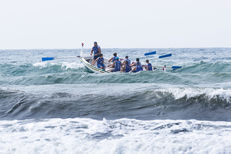 day, hard, crowd, ocean, quinoal, aquatic sport, remo, water, row, sea, men, barca malagueña, boating, motion, oars, lifestyles, daytime, waves, group