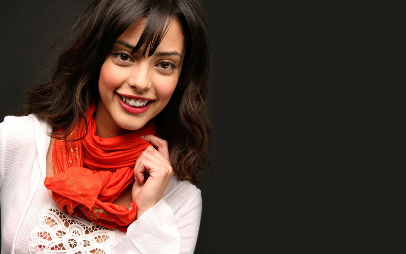 red, suarez, 2560x1600, scarf, mayra suarez, girls, mayra, s, 2K, women